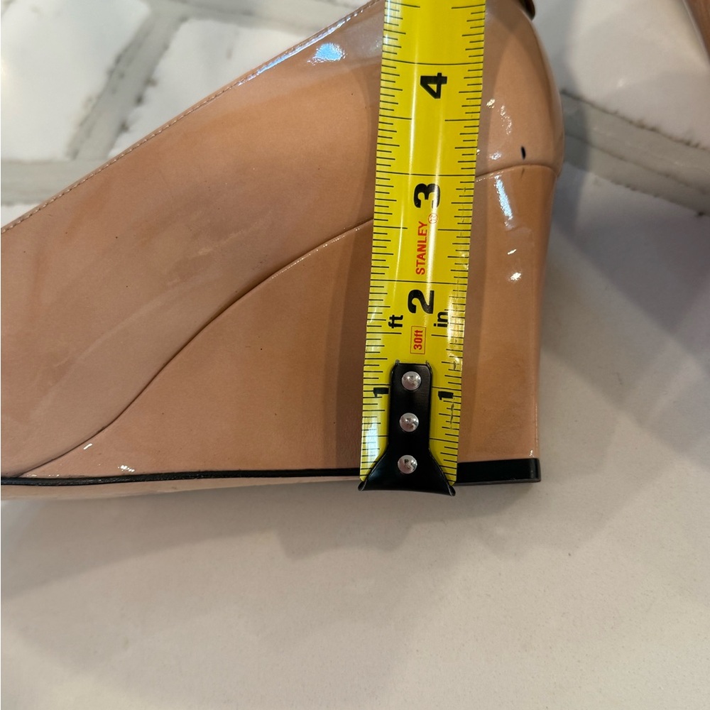 Stuart Weitzman Nude Patent Leather, Round Toe Wedge Size 10 - Picture 7 of 8